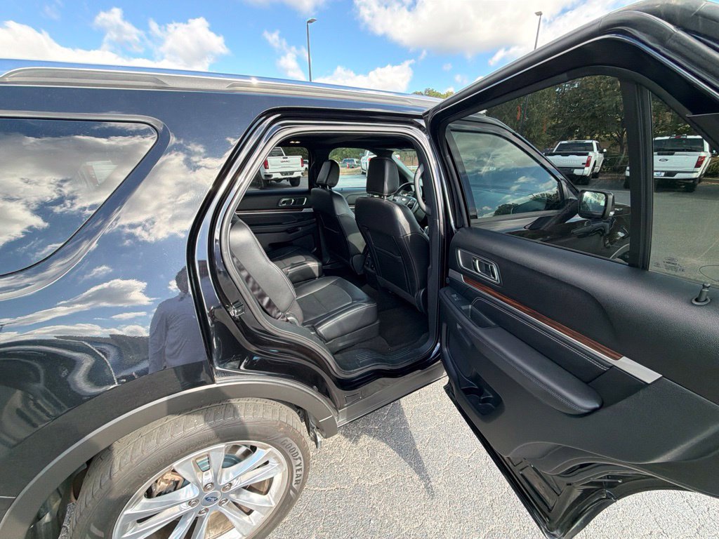 Used 2018 Ford Explorer Limited w/ Equipment Group 301A FWD image 16