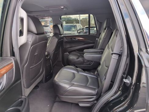 Used 2019 Cadillac Escalade Premium Luxury image 9