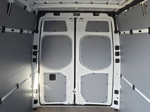 Used 2025 Mercedes-Benz Sprinter 2500 image 17