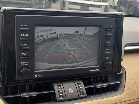 Used 2021 Toyota RAV4 XLE Premium image 25