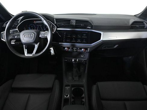 Used 2025 Audi Q3 2.0T Premium w/ Black Optic Sport Package image 9