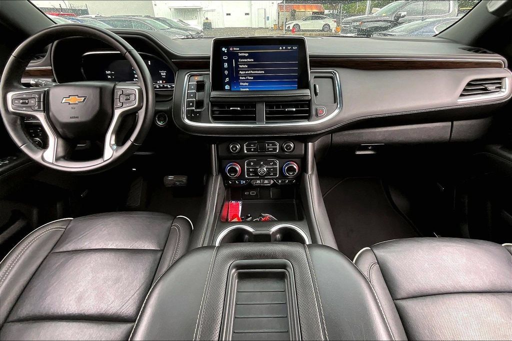 Used 2024 Chevrolet Suburban Premier AWD/4WD image 7