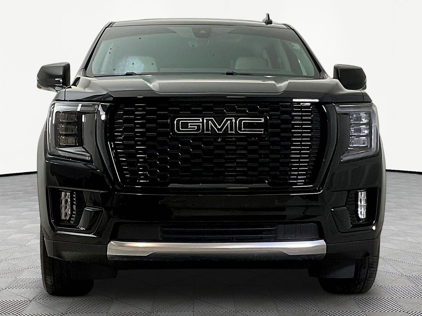 Used 2021 GMC Yukon Denali w/ Denali Ultimate Package AWD/4WD image 2