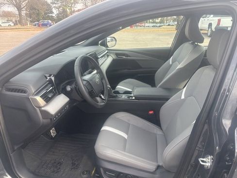 Used 2025 Toyota Camry SE image 19