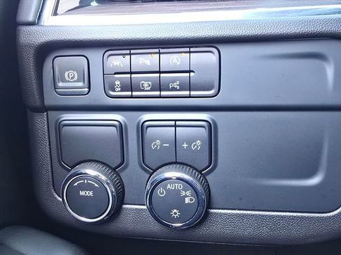 Certified 2025 Chevrolet Suburban LS image 24