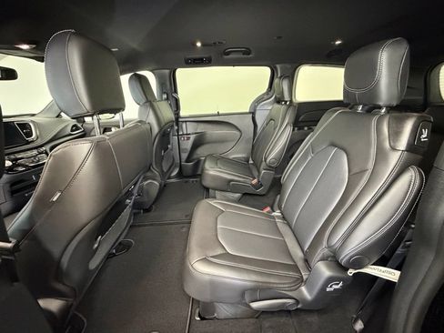 New 2026 Chrysler Pacifica Select AWD/4WD image 5