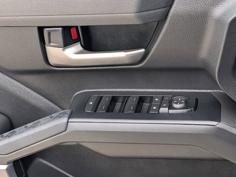 Used 2025 Toyota Tacoma TRD Sport AWD/4WD image 23