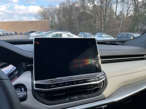 Used 2025 Jeep Compass Limited image 17