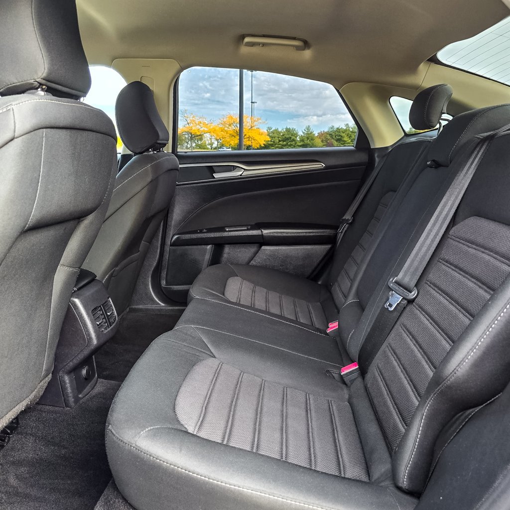 Used 2020 Ford Fusion SE FWD image 22