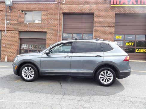 Used 2018 Volkswagen Tiguan SE FWD image 2