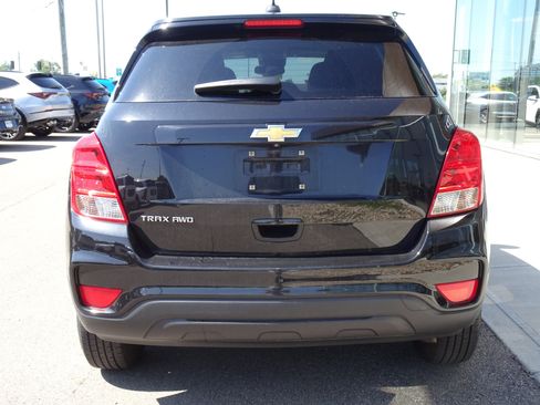 Used 2021 Chevrolet Trax LS w/ Tint and Cruise Package AWD/4WD image 4