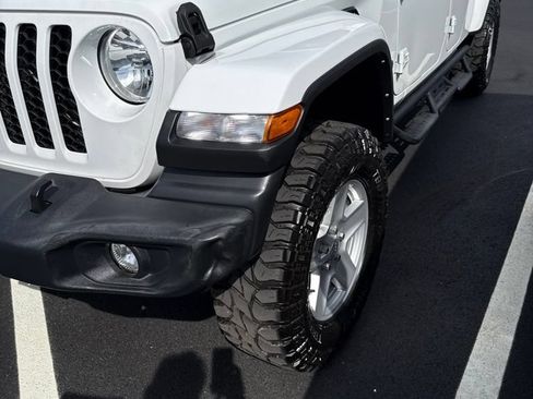 Used 2022 Jeep Gladiator Sport AWD/4WD image 1