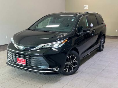New 2025 Toyota Sienna Platinum