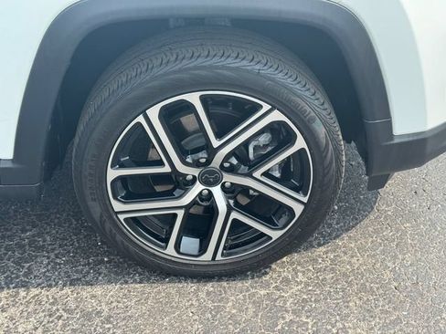 Certified 2025 Jeep Compass Limited AWD/4WD image 9
