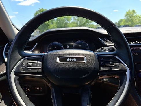 Used 2022 Jeep Grand Cherokee L Limited w/ Luxury Tech Group II AWD/4WD image 21