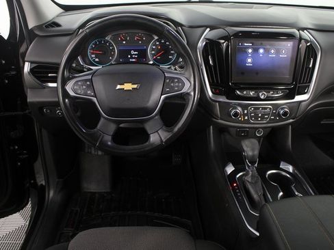 Used 2021 Chevrolet Traverse LT image 11