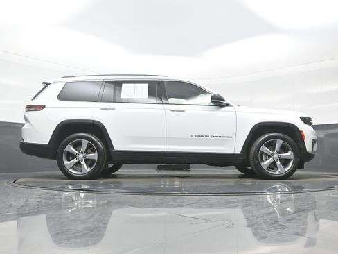 Used 2022 Jeep Grand Cherokee L Limited image 32