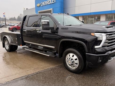 Used 2024 Chevrolet Silverado 3500 High Country w/ High Country Premium Package image 2