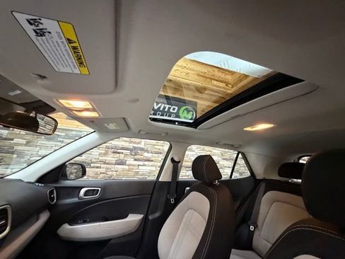 Used 2023 Hyundai Venue SEL FWD image 27