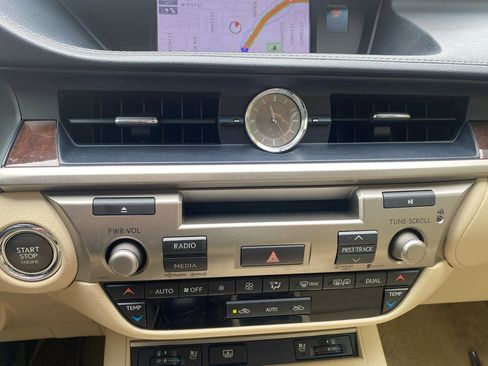 Used 2013 Lexus ES 350 w/ Luxury Pkg image 19