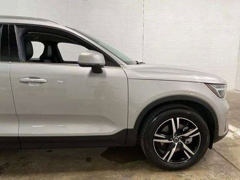 Used 2025 Volvo XC40 B5 Core image 93