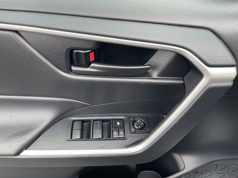 Certified 2025 Toyota RAV4 LE AWD/4WD image 12