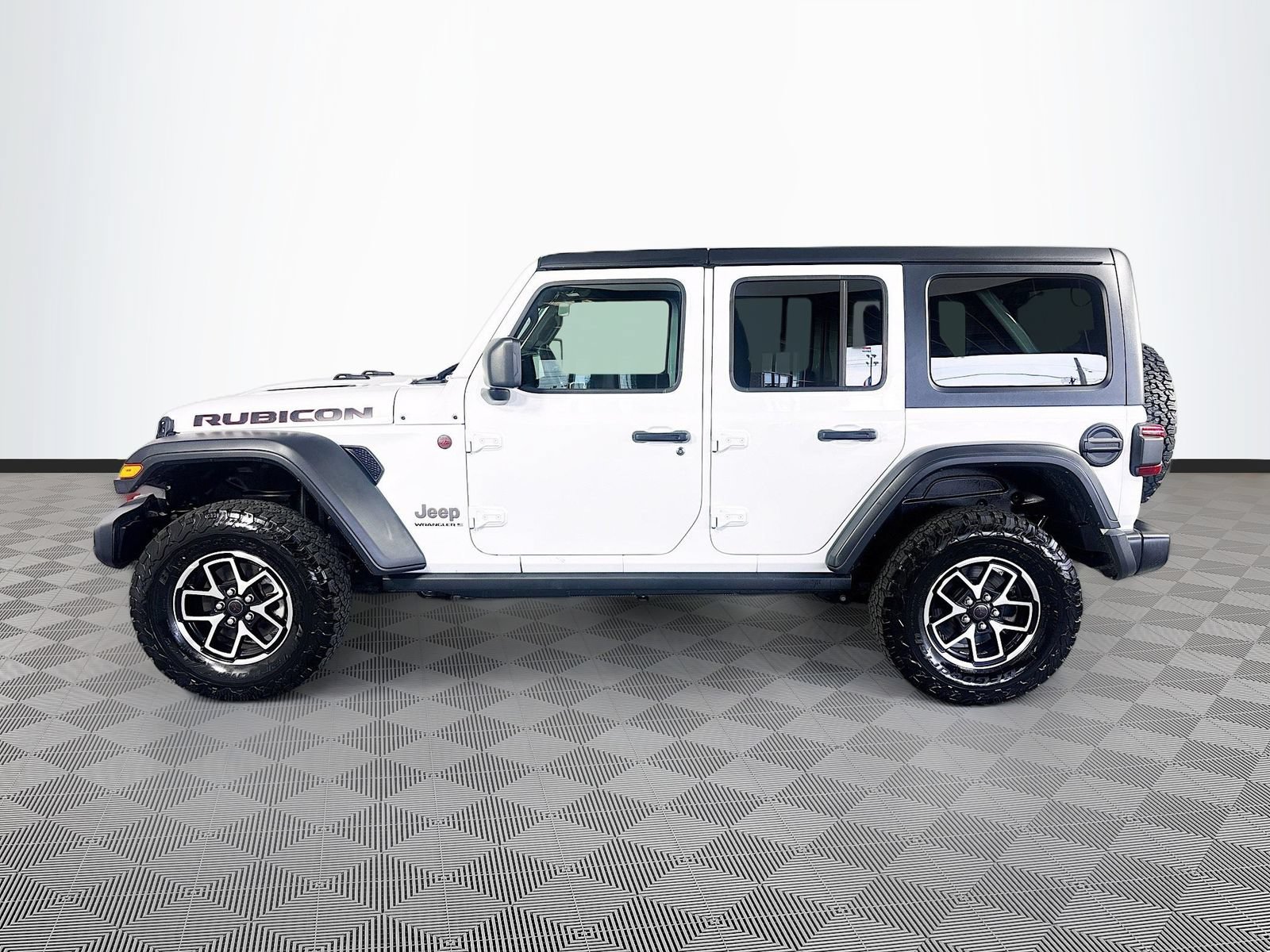Used 2025 Jeep Wrangler Unlimited Rubicon AWD/4WD image 4