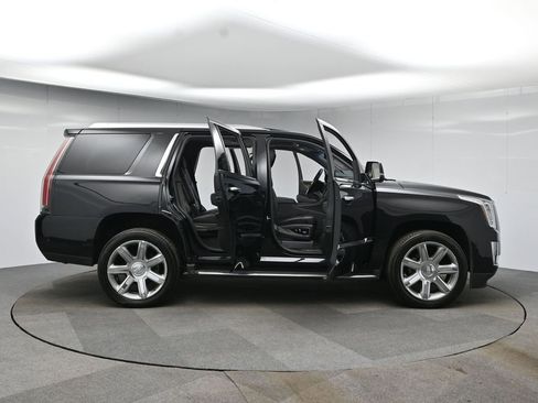 Used 2019 Cadillac Escalade Luxury image 60