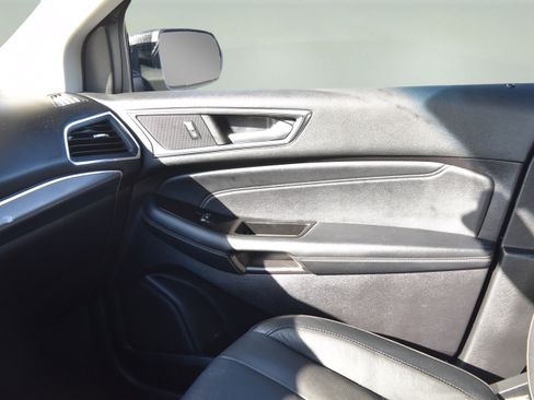 Used 2018 Ford Edge Titanium w/ Equipment Group 301A image 17