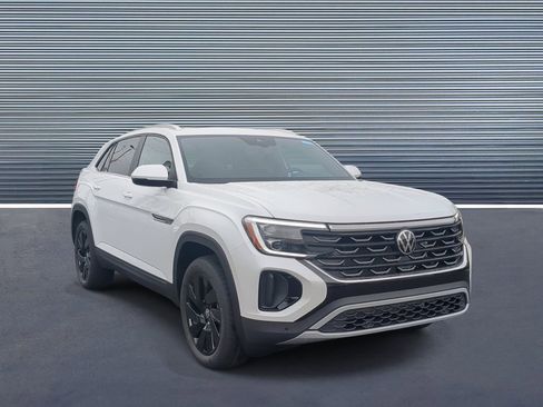 New 2026 Volkswagen Atlas Cross Sport SE image 2