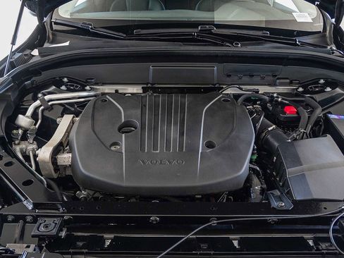 Used 2025 Volvo XC60 B5 Plus image 29
