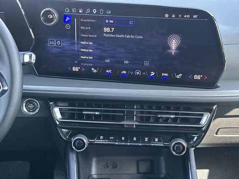 Used 2025 Chevrolet Traverse LT AWD/4WD image 25