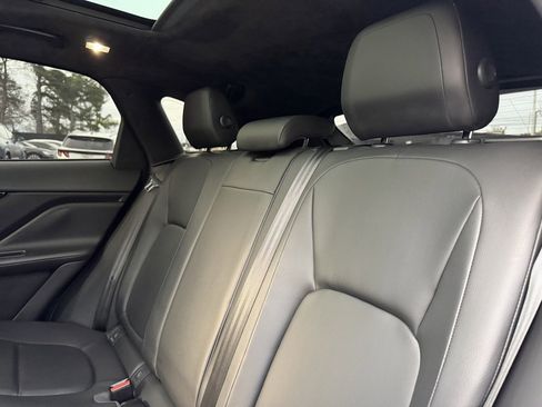 Used 2020 Jaguar F-PACE Premium image 24