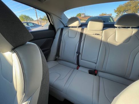 Used 2025 Hyundai Elantra Limited image 39