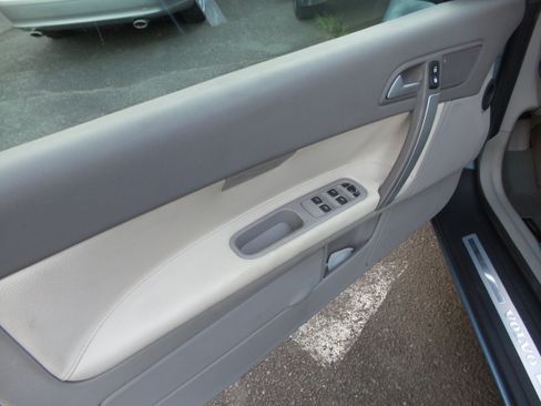Used 2011 Volvo C70 T5 FWD image 6