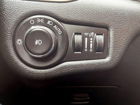 Used 2016 Jeep Cherokee Latitude AWD/4WD image 23