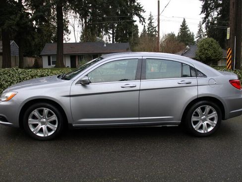 Used 2013 Chrysler 200 Touring image 12