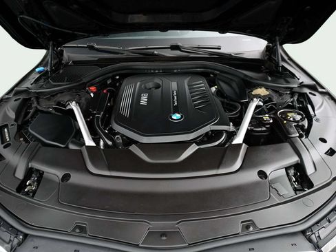 Used 2019 BMW 740i w/ Parking Assistance Package RWD image 13
