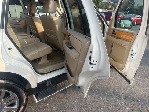 Used 2007 Lincoln Navigator Ultimate image 25
