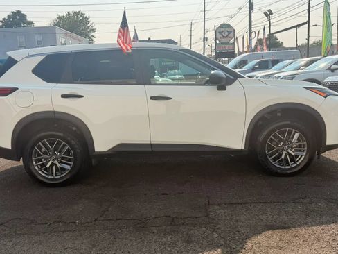 Used 2024 Nissan Rogue S AWD/4WD image 10