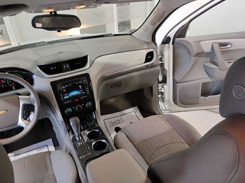 Used 2017 Chevrolet Traverse LT FWD image 44
