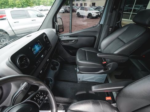 Used 2024 Mercedes-Benz Sprinter 2500 image 28