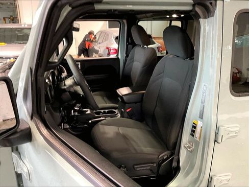 Used 2023 Jeep Wrangler Unlimited w/ Sun & Screen Package AWD/4WD image 10