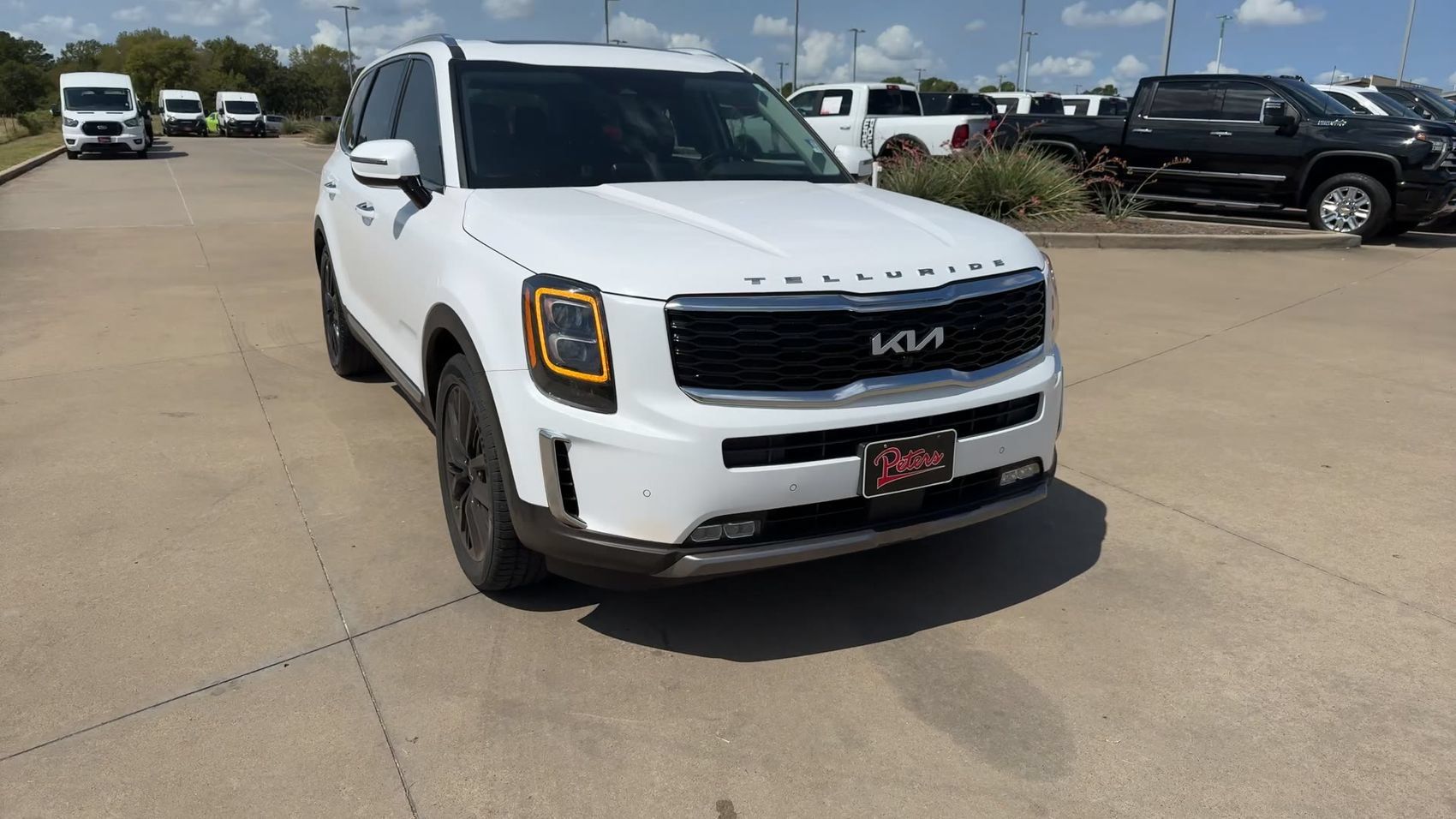 Used 2022 Kia Telluride SX w/ Towing Package FWD image 3