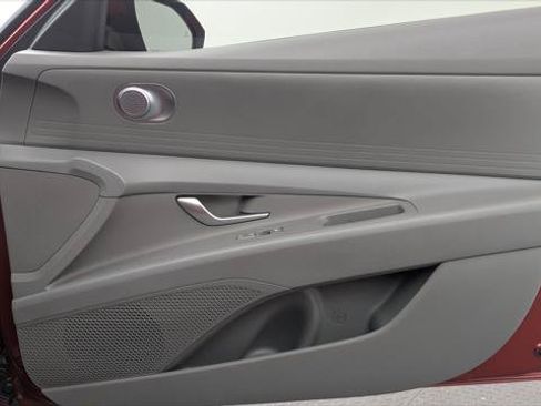 Used 2025 Hyundai Elantra SE FWD image 23