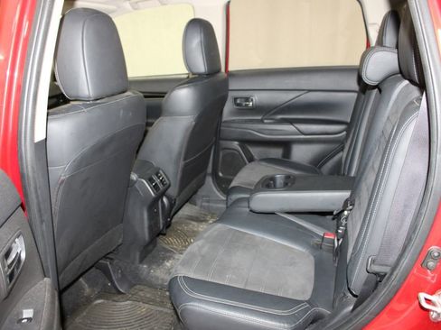 Used 2019 Mitsubishi Outlander SE image 33