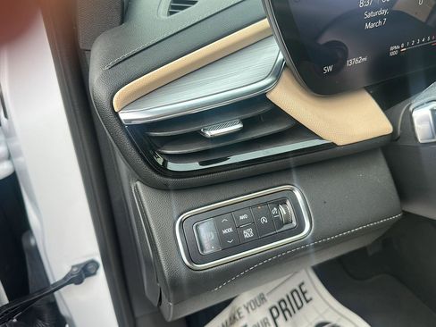 Used 2025 Buick Enclave Preferred w/ Power Package image 14