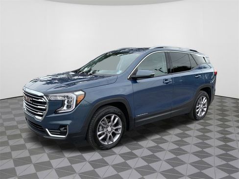 Used 2024 GMC Terrain SLT image 2