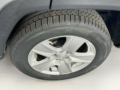Used 2022 Jeep Compass Latitude AWD/4WD image 28
