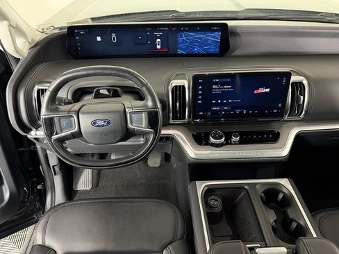 Used 2025 Ford Expedition Platinum w/ Driver's Package image 13